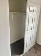 1750 Karen Ave in Las Vegas, NV - Building Photo - Building Photo