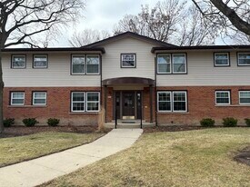 223 Washington Square in Elk Grove Village, IL - Building Photo