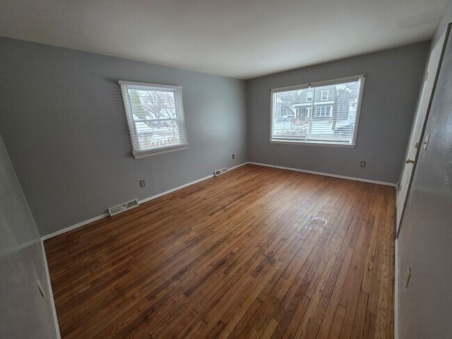 5405-5407-5407 N 37th St in Milwaukee, WI - Foto de edificio - Building Photo