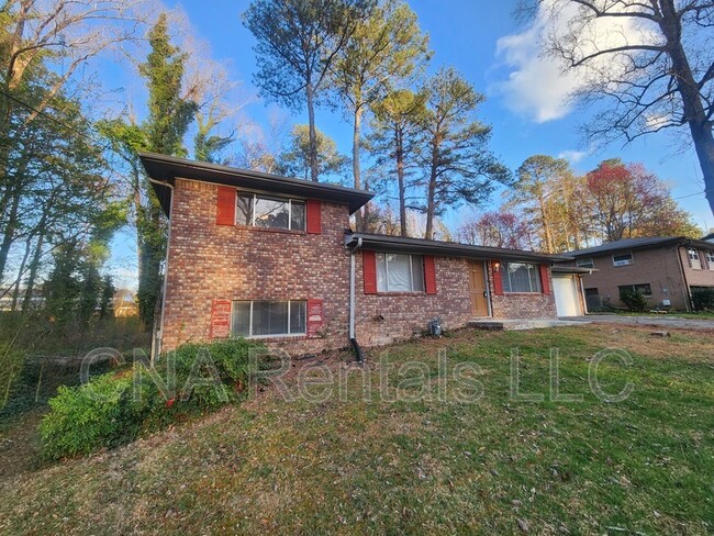 property at 3146 Vandiver Dr