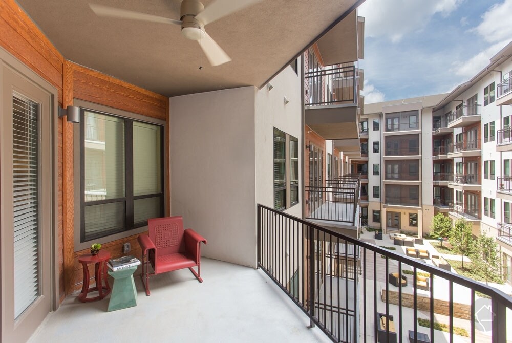 3201 Esperanza Crossing-Unit -95573_782 in Austin, TX - Building Photo