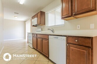 22225 Seaton Ave in Port Charlotte, FL - Foto de edificio - Building Photo