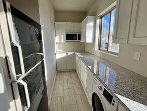 5209 Olive Dr, Unit 2 in Concord, CA - Building Photo - Building Photo