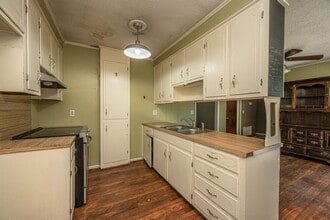 915 Miles Jamison Rd in Summerville, SC - Building Photo - Building Photo