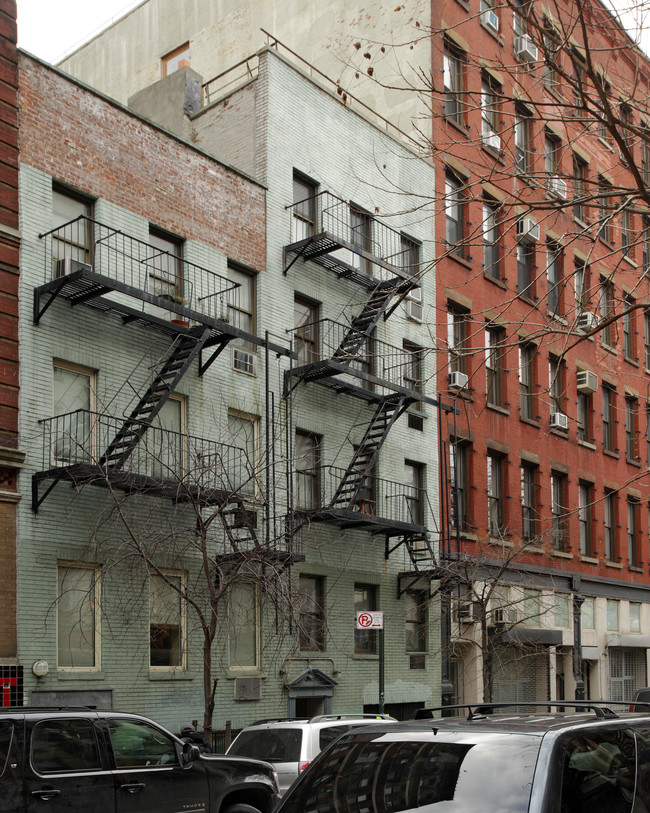 106 Thompson St in New York, NY - Building Photo - Building Photo