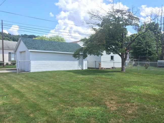 1401 S 9th St in Ironton, OH - Foto de edificio - Building Photo
