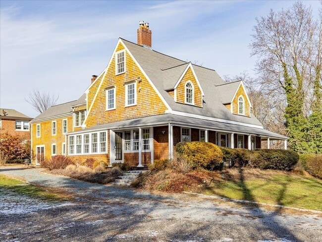 141 Highland St in Dedham, MA - Building Photo - Building Photo