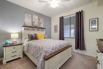 17006 Vardon Ter, Unit 204 in Bradenton, FL - Building Photo - Building Photo