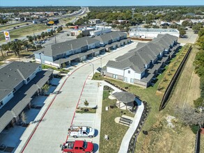 Arlington Townhomes in Arlington, TX - Building Photo - Building Photo