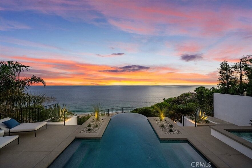 32101 S Coast Hwy in Laguna Beach, CA - Building Photo