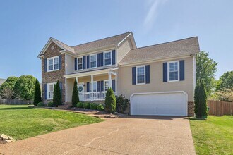 1001 Watauga Ct in Thompson's Station, TN - Foto de edificio - Building Photo