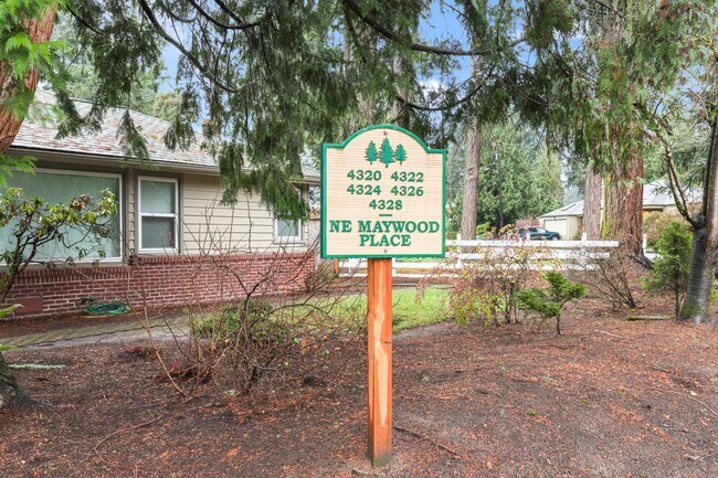 4320-4328-4328 NE Maywood Pl in Portland, OR - Building Photo - Building Photo
