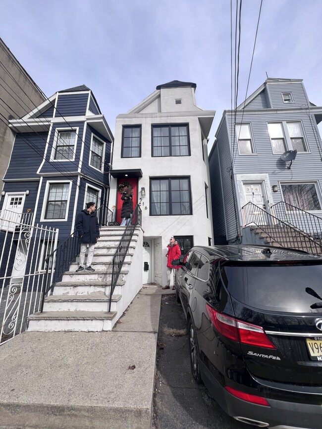 316 2nd St, Unit B