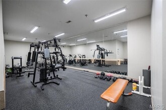 4570 Laclede Ave, Unit 4570 Laclede Ave Apt 308 in St. Louis, MO - Building Photo - Building Photo