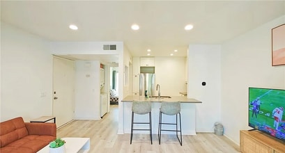 288 Tangelo in Irvine, CA - Building Photo - Building Photo