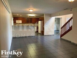 5784 Strawberry Lakes Cir in Greenacres, FL - Foto de edificio - Building Photo