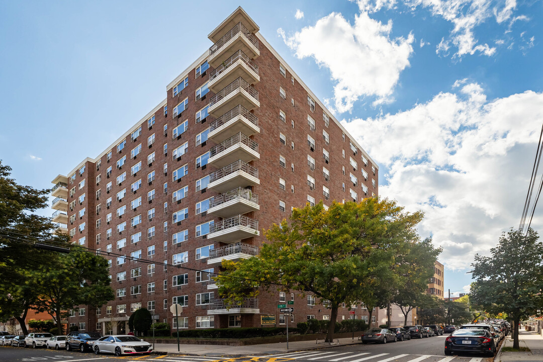 Avalon Terrace Apartments in Jamaica, NY - Building Photo