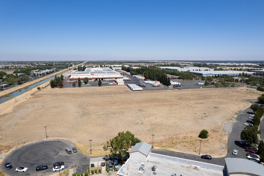 Ona in Sacramento, CA - Building Photo