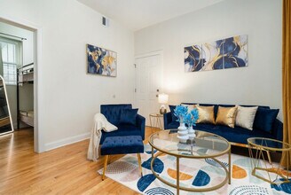 2721 W Congress Pkwy in Chicago, IL - Building Photo - Building Photo