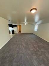 337 E 104th St in Los Angeles, CA - Foto de edificio - Building Photo