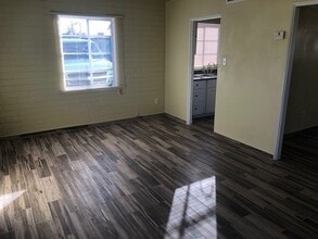 Urban Living with Local Flair at 502 West  in Phoenix, AZ - Building Photo - Interior Photo