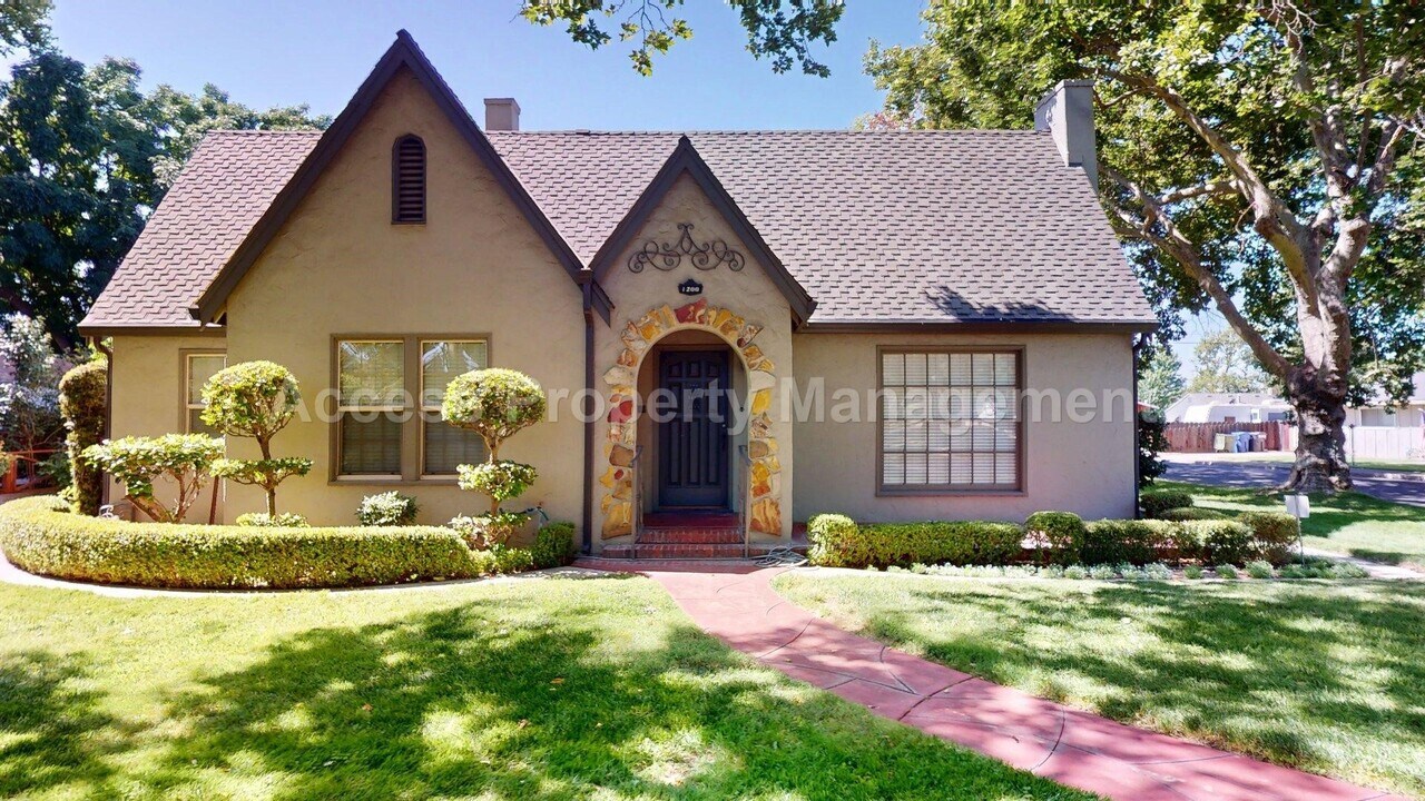 1200 Sycamore St in Turlock, CA - Building Photo