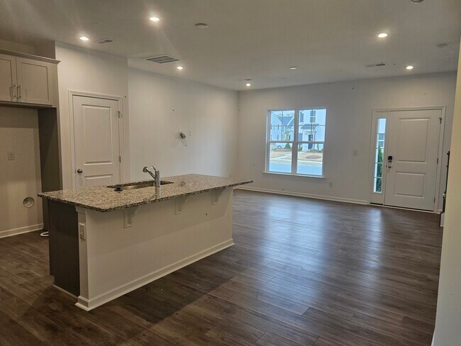 10025 Guardian Dr in Charlotte, NC - Building Photo - Building Photo