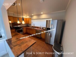 4200 7th St N in St. Petersburg, FL - Building Photo - Building Photo