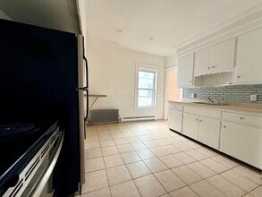 28 Brook St in Manchester, NH - Foto de edificio - Building Photo