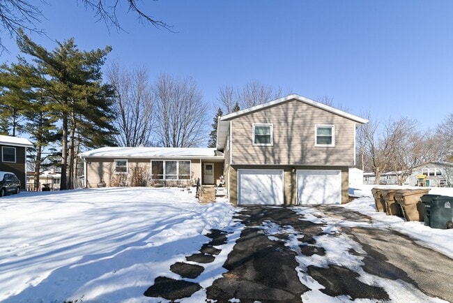 12 Brompton Cir in Madison, WI - Building Photo - Building Photo