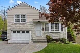 89 Huntville Rd in Katonah, NY - Building Photo