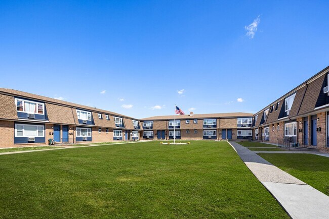 35 W 23rd St in Bayonne, NJ - Building Photo - Building Photo