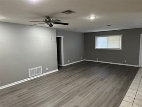 1905 19th Ave N in Texas City, TX - Building Photo - Building Photo