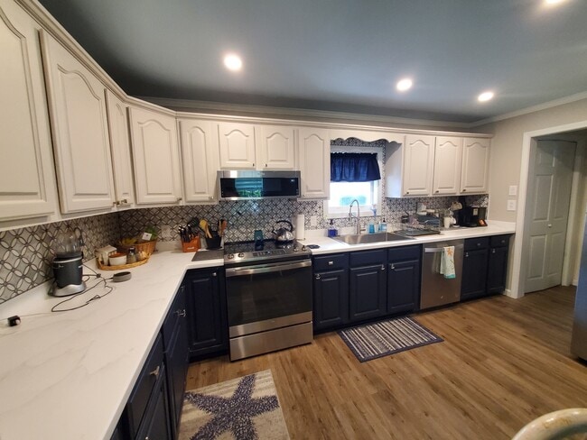 305 Fairview Dr in Emerald Isle, NC - Building Photo - Building Photo