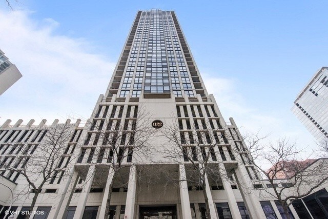 property at 1122 N Clark St