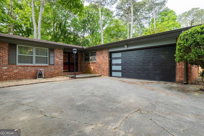 490 Safari Cir in Stone Mountain, GA - Building Photo - Building Photo