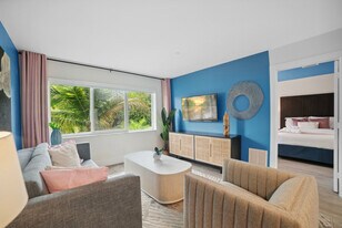 911 NE 4th St in Boca Raton, FL - Building Photo