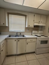 2842 Crosley Dr W in West Palm Beach, FL - Building Photo - Building Photo