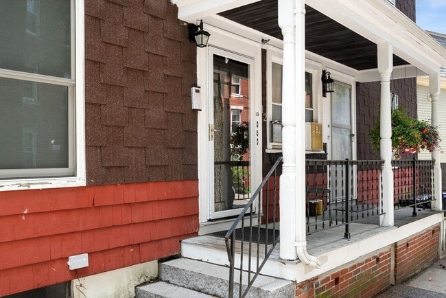 12 Perry St, Unit 1 in Brookline, MA - Building Photo - Building Photo