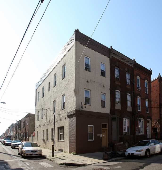 2027 S 13th St in Philadelphia, PA - Building Photo