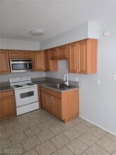 3853 Soda Springs Dr in Las Vegas, NV - Building Photo - Building Photo