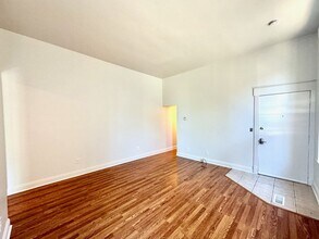 2233 Victor St in Cincinnati, OH - Foto de edificio - Building Photo