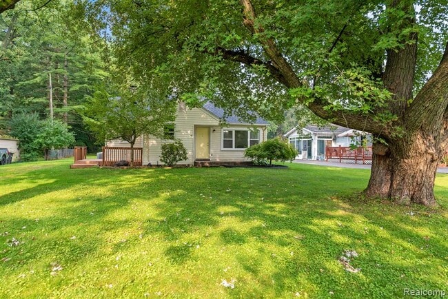 property at 15403 Maxwell Ave
