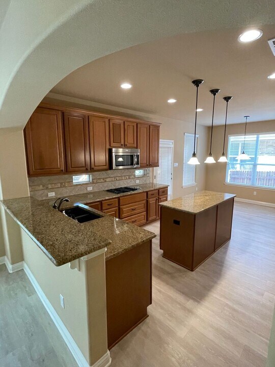 6221 Antigo Ln in Austin, TX - Building Photo