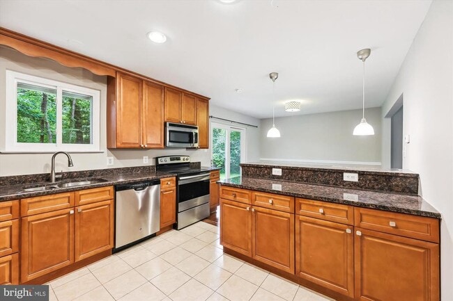 10004 Dalroy Ct in Fairfax, VA - Building Photo - Building Photo