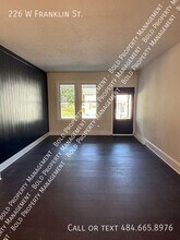 226 W Franklin St in Womelsdorf, PA - Foto de edificio - Building Photo