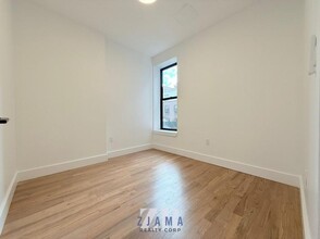 340 Broadway in Brooklyn, NY - Building Photo - Building Photo