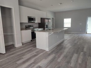 412 Oakland Ln in Poinciana, FL - Building Photo - Building Photo
