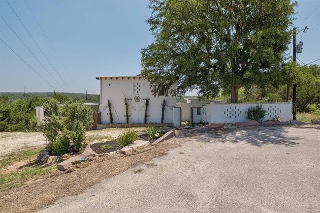 1780 Live Oak Canyon Rd in Dripping Springs, TX - Building Photo - Building Photo
