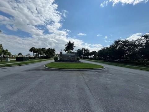 1852 SW Jamesport Dr in Port St. Lucie, FL - Foto de edificio